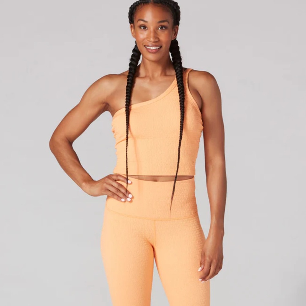 〰️ tavi one shoulder sports bra, like new